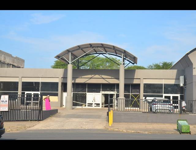 4,155M² BUSINESS CENTRE FOR SALE IN STANGER CENTRAL